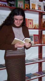 Poezia, mai aproape de oameni