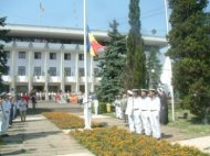 Drapelul national s-a ridicat in singuratate