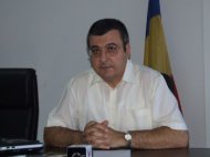 Voluntarii din tara ingrijesc mormintele eroilor