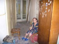 O batrana lupta pentru supravietuire