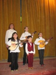 Tinerii interpreti se intalnesc la \