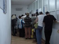 Cozi pentru achitarea \