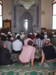 Masa de iftar, un simbol al prieteniei interetnice