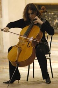 Violoncelista Laura Buruiana, in concert la teatrul Oleg Danovski