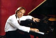 Sfarsitul de toamna il aduce pe Richard Clayderman la mare