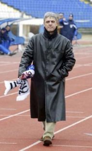 Cartu se teme de cresterea de forma a Farului