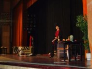 Flori si mere in schimbul aplauzelor