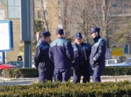Politistii inca folosesc forta, conform unui raport