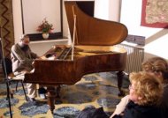 Harry Tavitian, in turneu de Craciun, prin tara