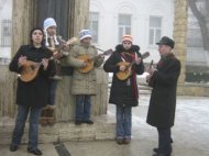 Poezie si cantec la statuia lui Eminescu