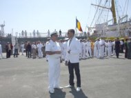 Mazare, obisnuit sa frece puntea