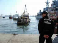 Pescador turcesc prins cu focuri de mitraliera