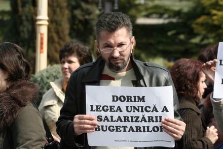 sindicatele cer cu o mana si dau cu doua galerie foto 251846