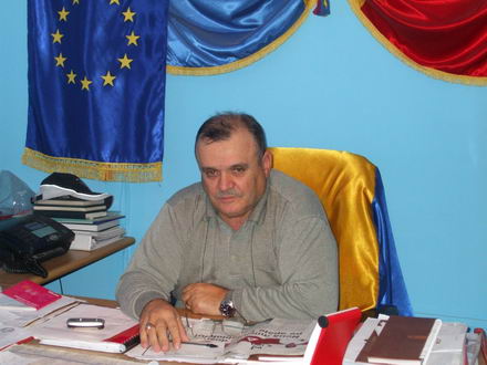Amzacea_primar_Constantin_Radu_02.jpg Amzacea_primar_Constantin_Radu_02.jpg