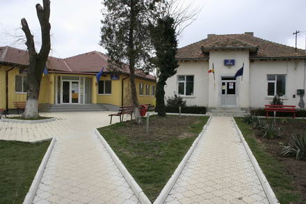Deleni_primaria_si_consiliul_local_02.jpg