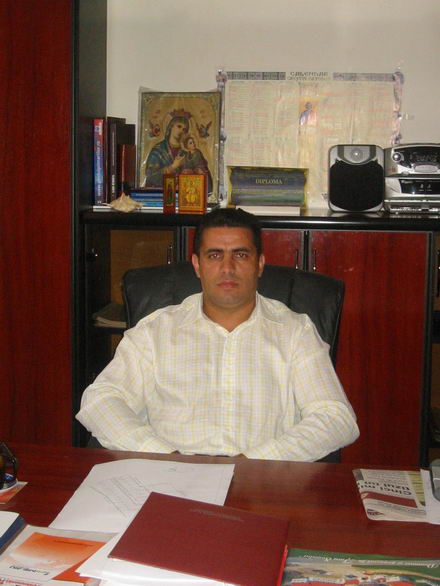 Poarta_Alba_primar_Vasile_Delicoti_02.jpg Poarta_Alba_primar_Vasile_Delicoti_02.jpg