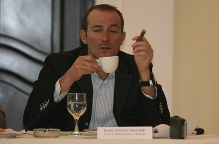 DESCHIDERE_Radu_mazare_cafea_03.jpg