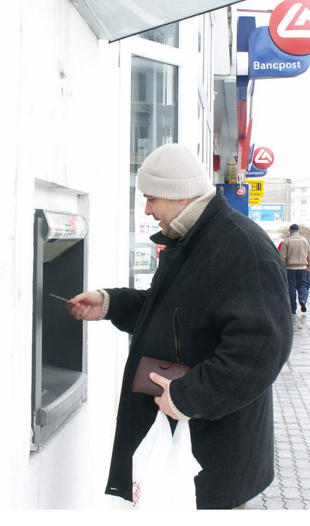 bancomat_cu_pisica.jpg