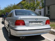 Conducea un BMW furat