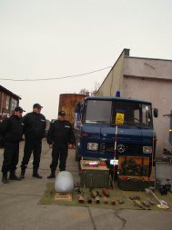 Pompierii, in lupta cu bombele (galerie foto)