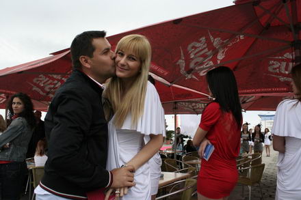intalnire_blonda.jpg