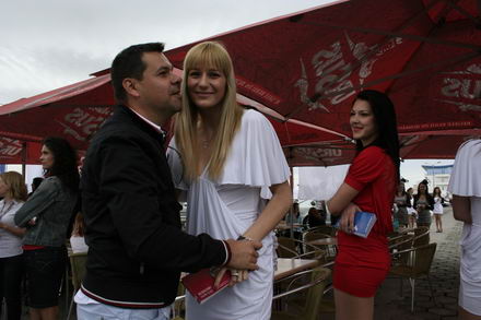 blonda de 19 ani partenera de distractie pentru mazare si stan galerie foto 254816