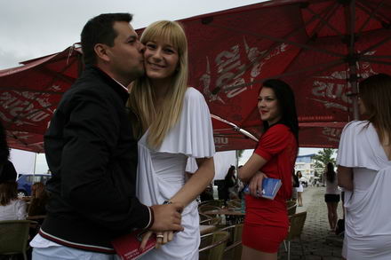 blonda de 19 ani partenera de distractie pentru mazare si stan galerie foto 254816