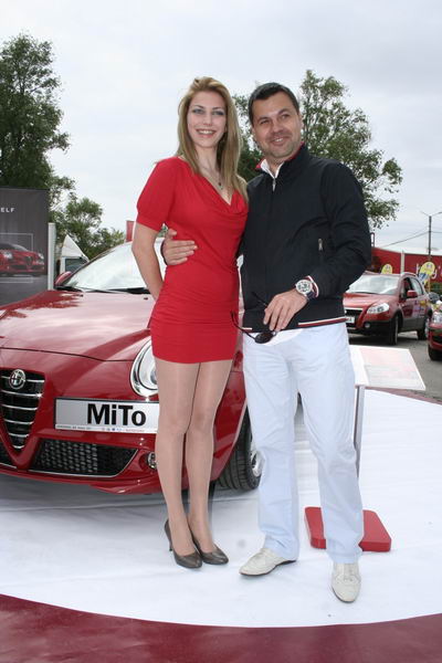 blonda de 19 ani partenera de distractie pentru mazare si stan galerie foto 254816