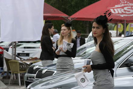 fotoreportaj ce masini dar si ce fete 58037 254994