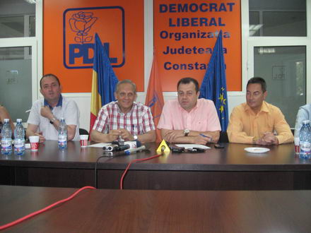 conferinta_stolojan.jpg conferinta_stolojan.jpg