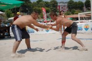 Campionat de lupte pe plaja (galerie foto)