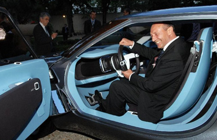 basescu_volan.jpg basescu_volan.jpg