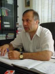 O treime din directorii de scoala au carnet de partid