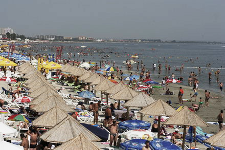 plaja_turisti_01.jpg