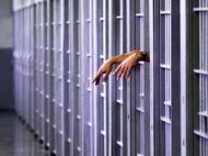 Detinutul injunghiat pentru tigari a fost operat