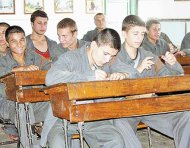 Peste 30 de detinuti de la Poarta Alba incep anul scolar