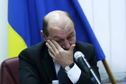 traian_basescu_plange.jpg