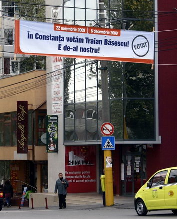 fotoreportaj uite ce afise si banare si au tras candidatii 69636 265972
