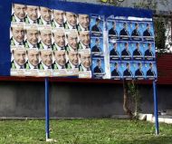 O pedelista imbrancita si afisele lui Basescu rupte