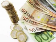 Euro atinge un nou minim record 4,2047 lei