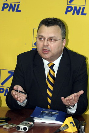 delegatie_pnl_-_gheorghe_dragomir_04.jpg delegatie_pnl_-_gheorghe_dragomir_04.jpg