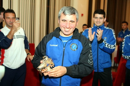 hagi.jpg
