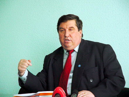 consilieri_-_ionel_chirita_07.jpg consilieri_-_ionel_chirita_07.jpg