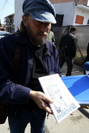 poetul george vasilievici inainte de a se sinucide imi infasor fularul in jurul gatului galerie foto