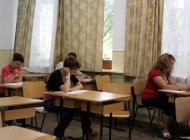Astazi, elevii intra din nou in febra examenului de bacalaureat
