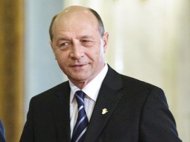 Basescu isi ia Duster platit de sotie 