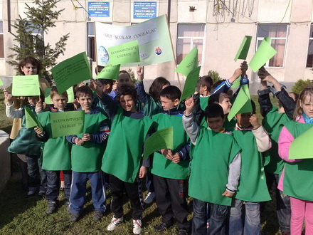 de ziua pamantului elevii clasei a ii a a grup scolar cogealac galerie foto 44019 282211