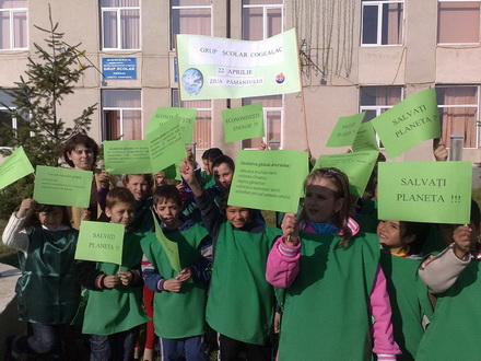 de ziua pamantului elevii clasei a ii a a grup scolar cogealac galerie foto 44019 282211
