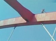 Tentativa de sinucidere esuata pe podul de la Cernavoda (video)