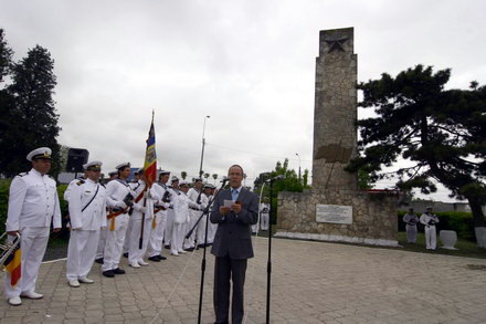 prefectul palaz si consulul rusiei au depus coroane la monumentul ostasilor sovietici galerie foto 96904